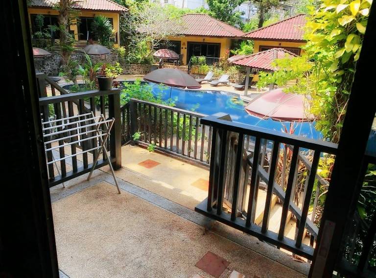 House with pool, yard & grill | Suitable for remote work | Pets are welcome — photo 4