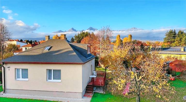Holiday apartment with terrace, sauna & yard in Poprad