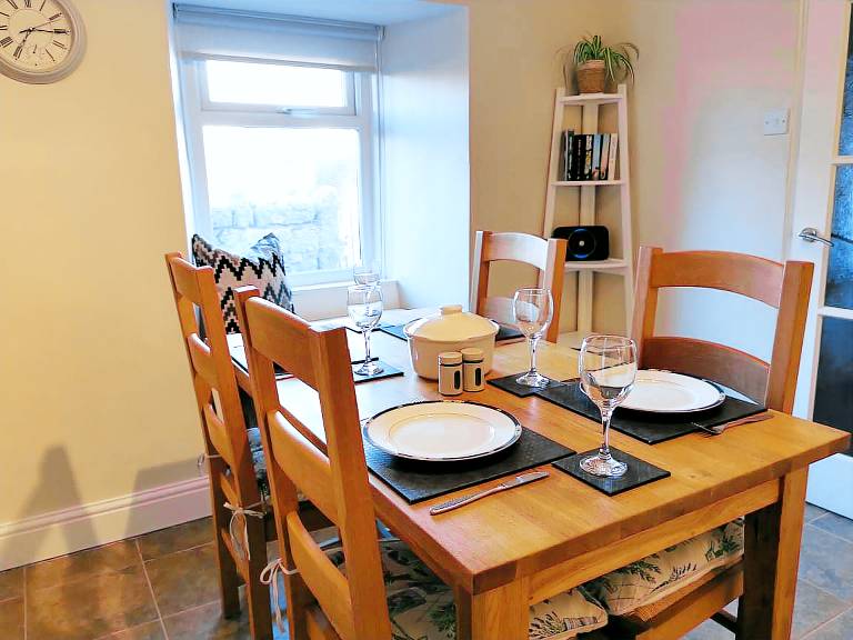 Cottage with yard & barbeque | Beach view — photo 4
