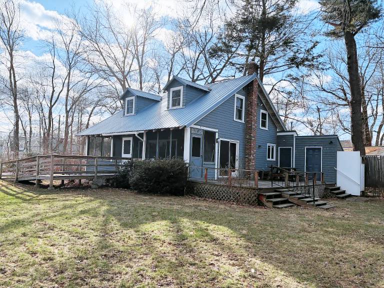 Cabin  Stratham