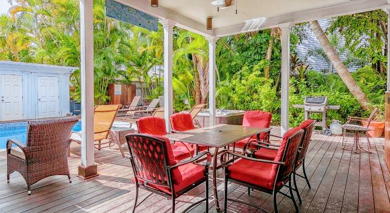 Vacation home with hot tub & pool | Next to Mallory Square | Pets are welcome — photo 4