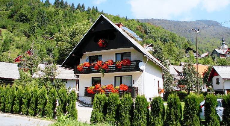 Prenočišče z zajtrkom Uskovnica