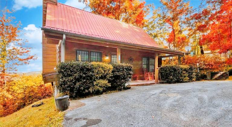 House with jacuzzi in Gatlinburg, TN