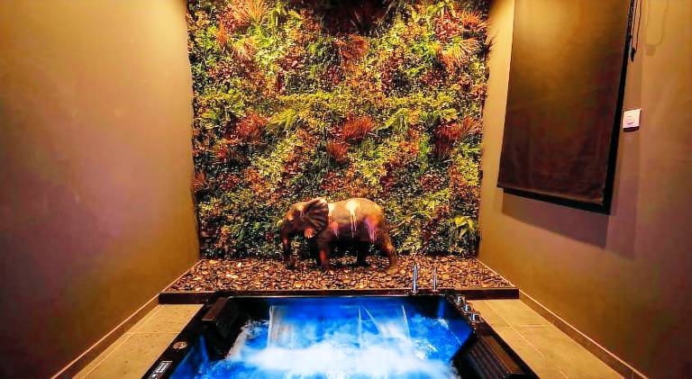 Holiday apartment with jacuzzi — photo 3
