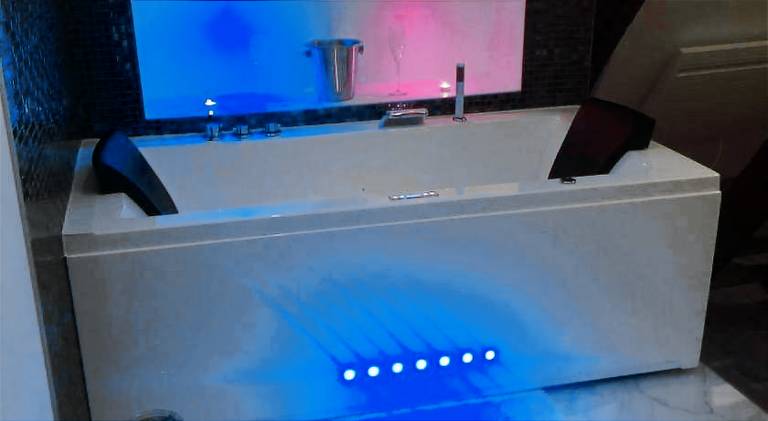 Rental apartment with jacuzzi in Dijon