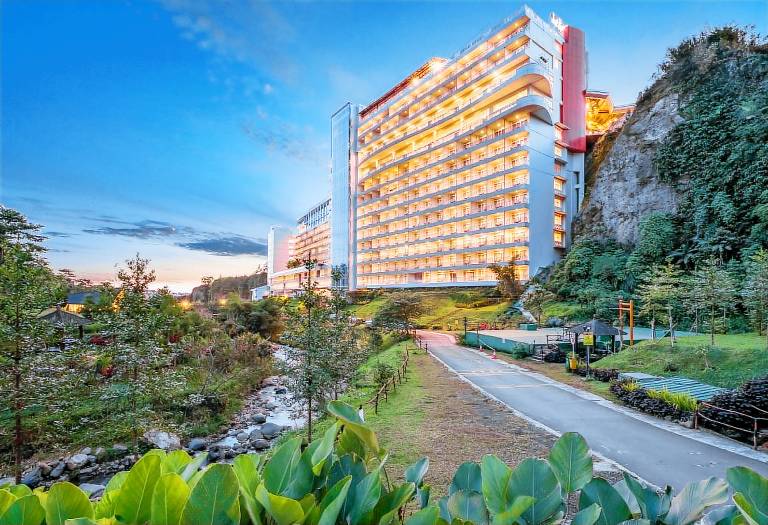 Le Eminence Puncak Hotel Convention and Resort