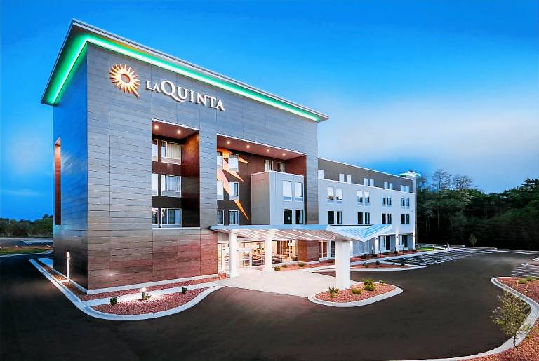 La Quinta Inn & Suites by Wyndham Wisconsin Dells- Lake Delton in Wisconsin Dells, WI