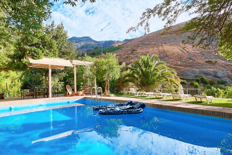 Family-oriented villa with yard, patio & private pool | Pet-friendly — photo 2