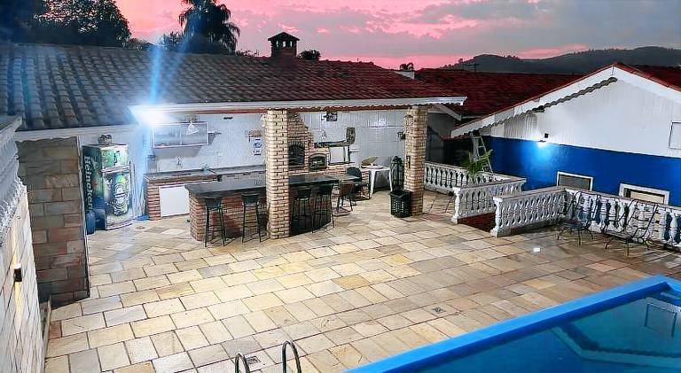 House with pool — photo 5