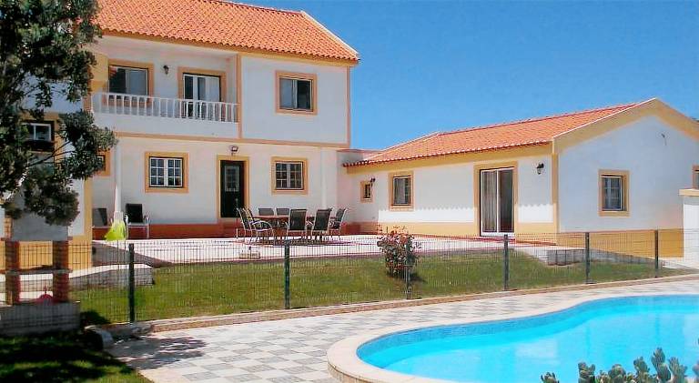 Lovely house with pool, patio & garden | Pet-friendly in Leiria