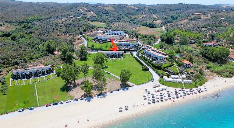 Villa with patio, BBQ & yard in Aristotelis