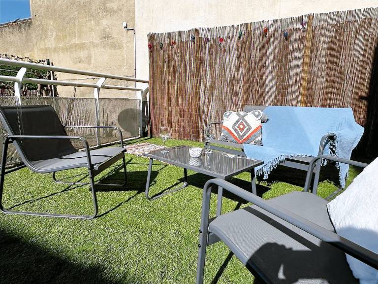 Gite with BBQ, yard & terrace — photo 2