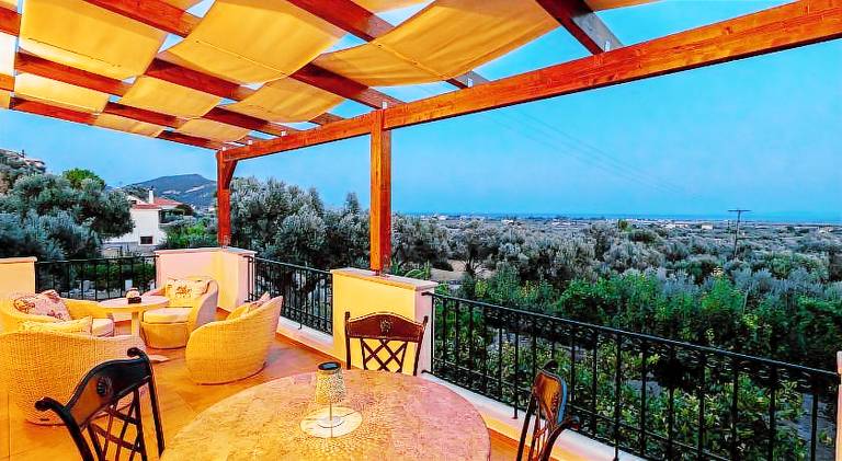 Vacation home with terrace & garden — photo 3