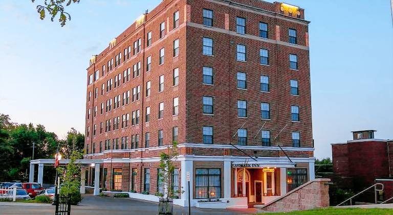Landmark Inn — photo 4