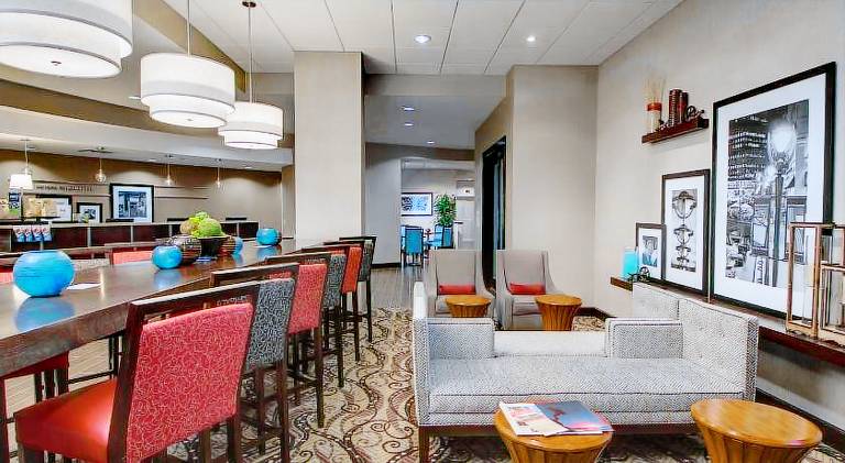 Hampton Inn & Suites Milwaukee-Downtown — photo 3