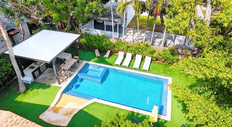 Villa with jacuzzi & pool | Near Little Havana in Miami, FL