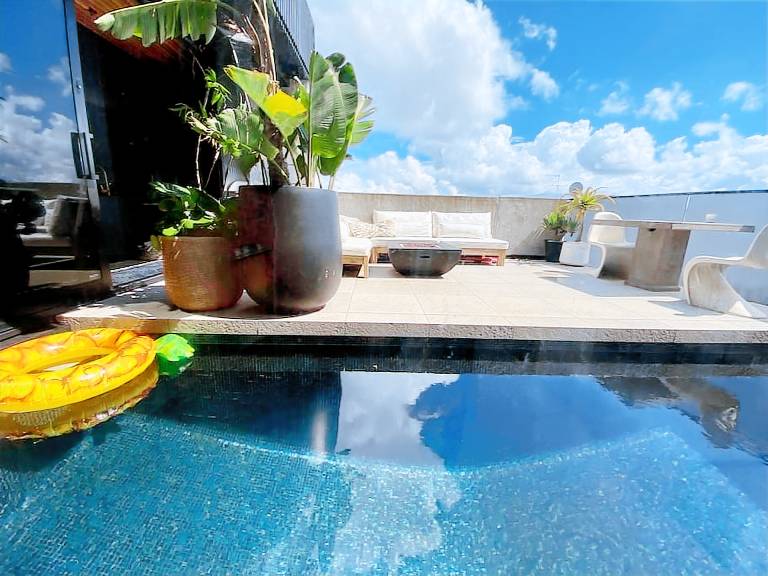 Entertainers penthouse with 5 bedrooms pool spa