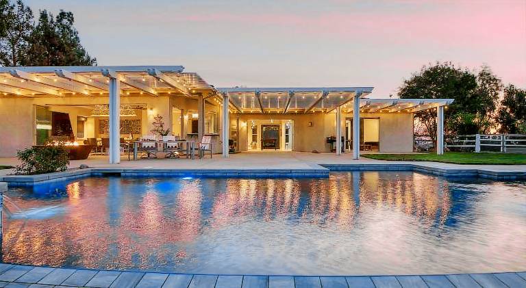 Vacation home with pool, BBQ & hot tub in Temecula, CA