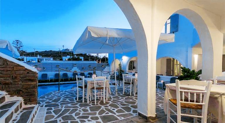 Charming serviced apartment with patio & pool | Beach nearby | Pets are welcome — photo 2