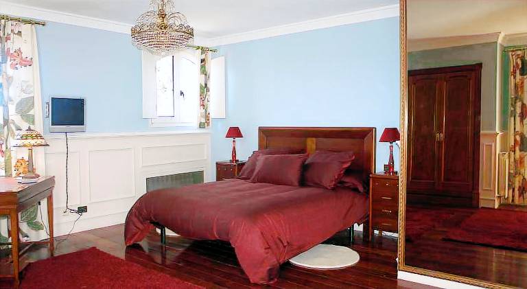 Lovely house with yard, terrace & private pool | Pets allowed — photo 2