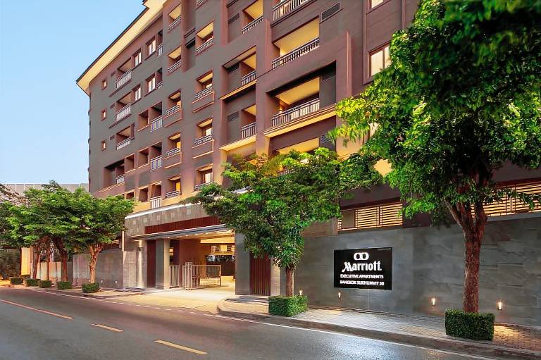 Serviced apartment with patio & pool | Pet-friendly — photo 4