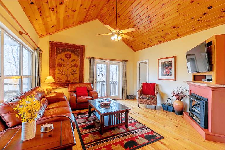 A Treetop Escape: All Nights $199! App Ski Mtn home with spacious decks! — photo 4