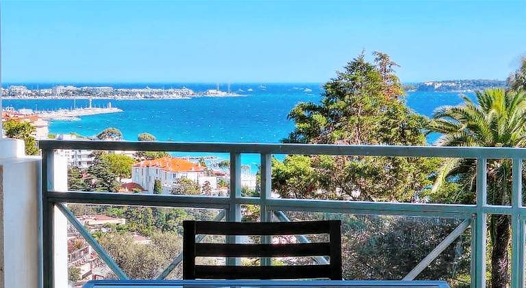 Holiday apartment with terrace & pool — photo 3