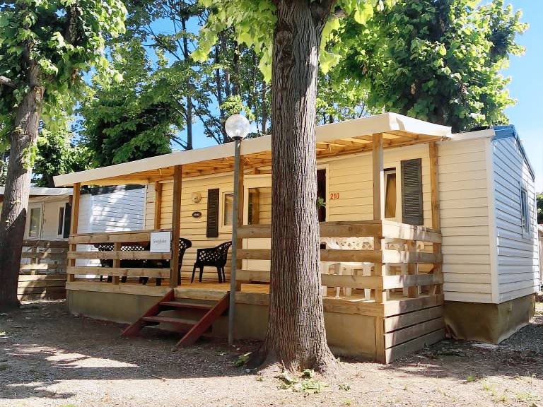 Mobile home with terrace, yard & pool | Garden view — photo 2