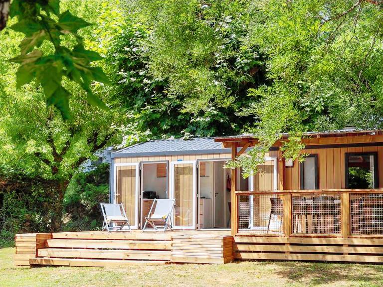Mobile home with patio, heated pool & barbeque — photo 5