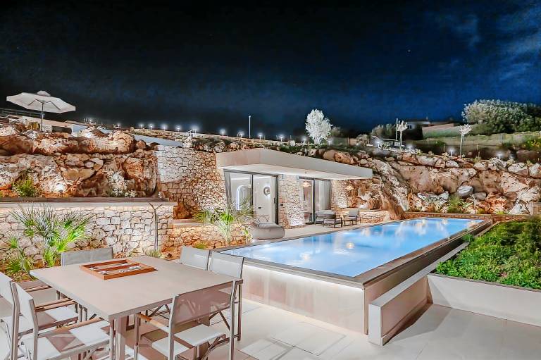 Villa with terrace, yard & private pool in Heraklion