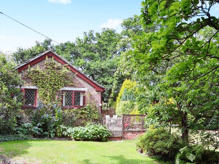 Children-friendly cottage with terrace & yard | River view | Pets are welcome — photo 2