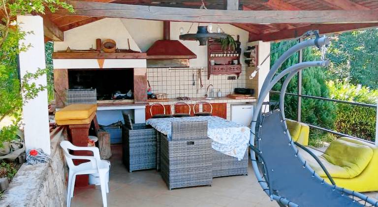 Rental apartment with patio & yard | Pet-friendly — photo 4
