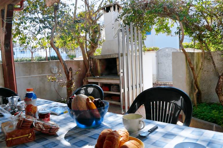 House with yard & grill in Melendugno