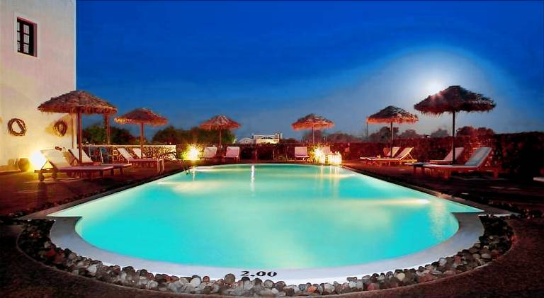 Holiday apartment with patio, pool & yard | Beach nearby | Pet-friendly — photo 2