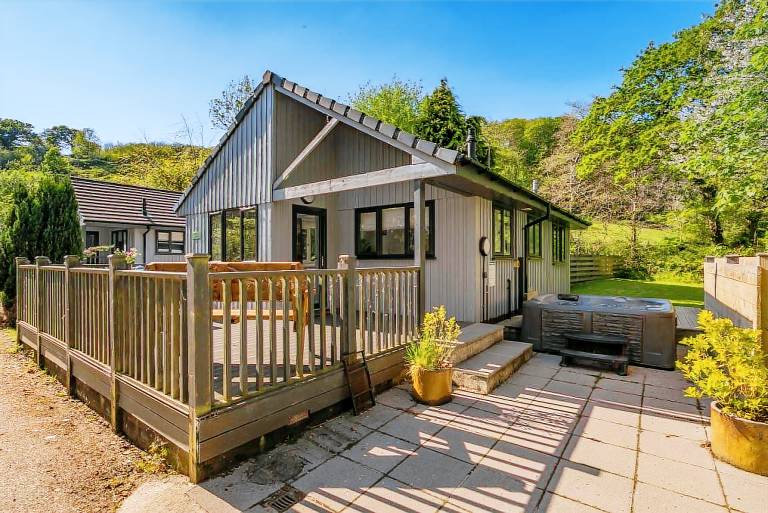 Beautiful lodge with jacuzzi & garden | Pets allowed — photo 3