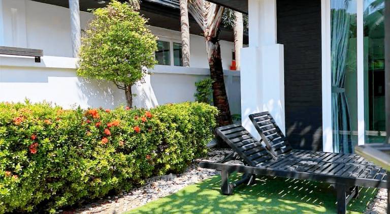 Villa with pool & hot tub — photo 4