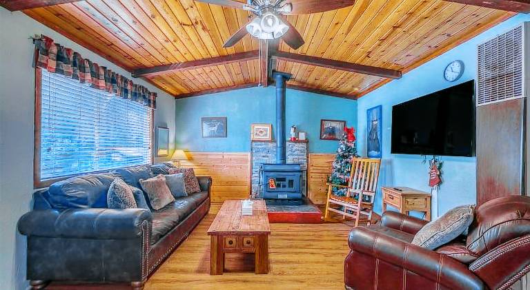 Roadrunner - Cozy Cabin - Whirlpool and Hot Tub — photo 5