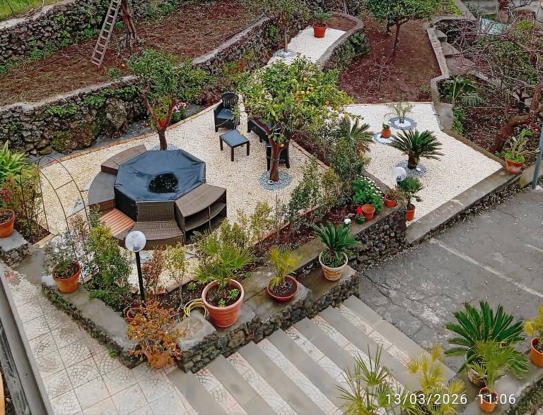 Villa with hot tub, garden & patio | Sea view — photo 3