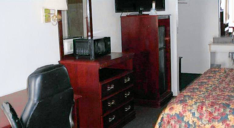 Camlot Inn Motel — photo 5