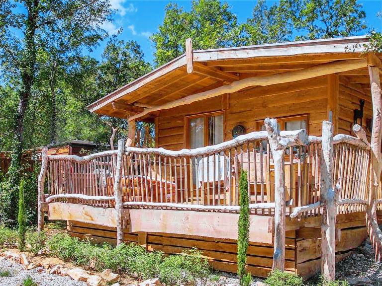 Chalet with terrace & pool — photo 4