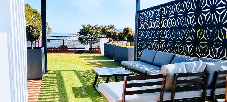 Rental apartment with patio — photo 3