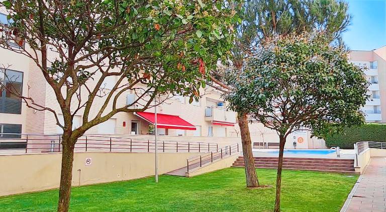 Rental apartment with patio & pool | Beach nearby | Good for workation | Pet-friendly — photo 5
