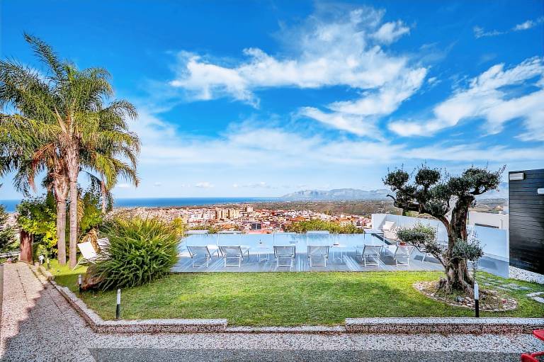 Fully equipped big villa with private pool, barbecue & jacuzzi | Pets allowed — photo 2