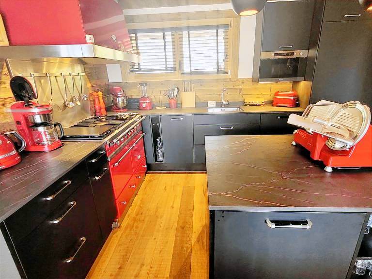 Luxury chalet in Les Gets with hot tub and pets allowed, close to slopes — photo 2