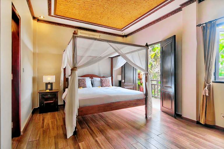 Villa with hot tub & pool | Perfect for remote work | Dogs allowed — photo 2