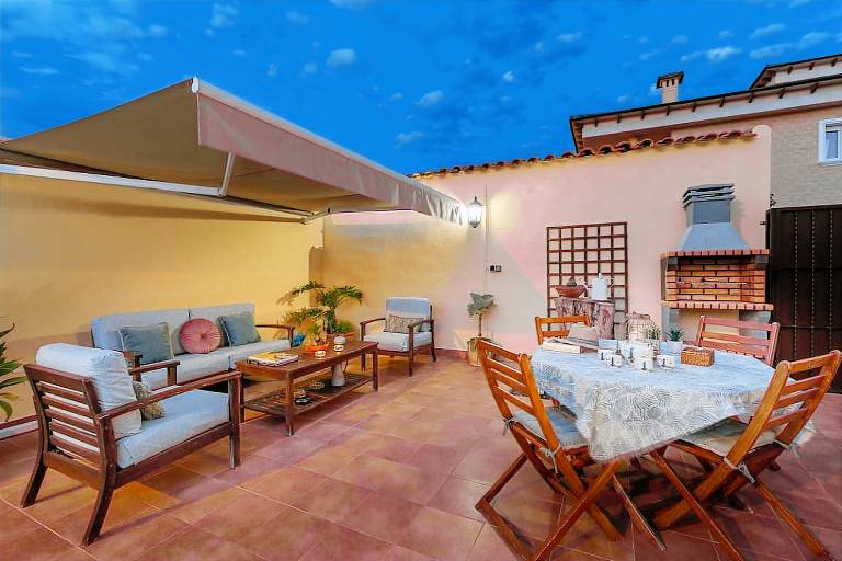 Fully equipped villa with garden, pool & patio | Pets allowed — photo 4