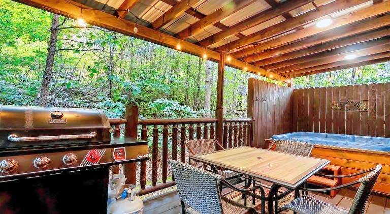 Vacation home with jacuzzi — photo 5