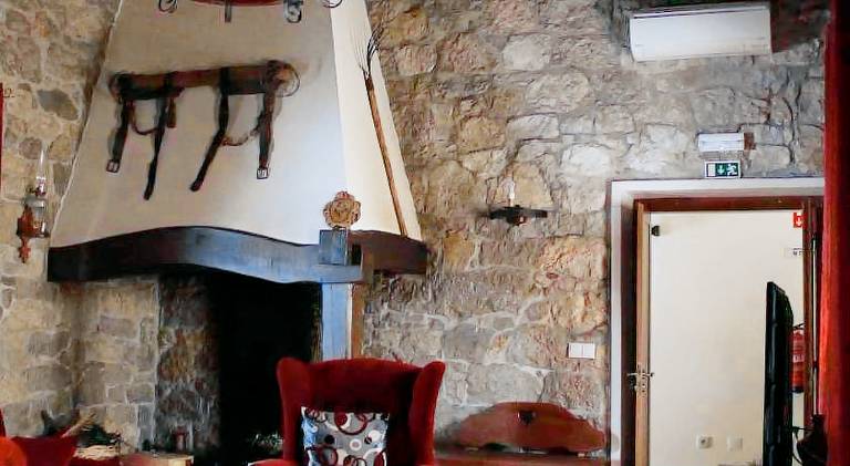 Vacation home with barbeque, terrace & yard | Pet-friendly — photo 2