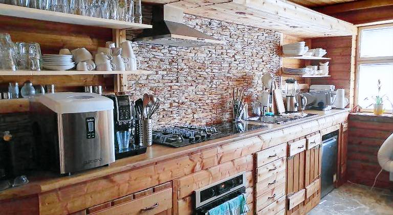 Chalet with hot tub, private pool & yard | Good for workation | Pets are welcome — photo 4