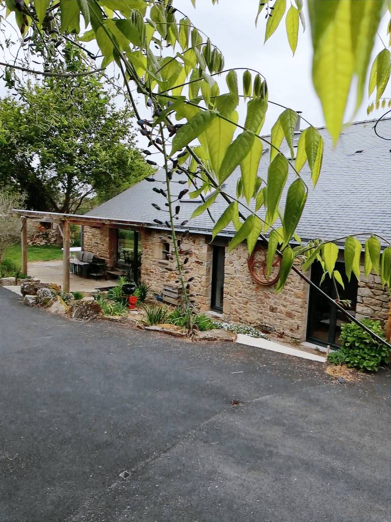 Child-friendly nice gite with BBQ, private pool & garden | River view | Pets are welcome — photo 2